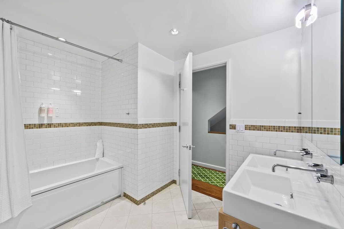 Gotham House I | Midtown West | Triplex w/ Private Patio photo 28